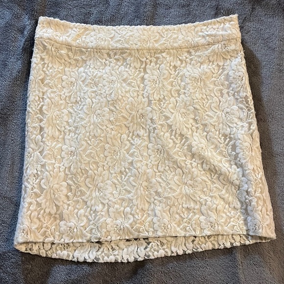 Kensie Cream Lace Short Skirt - Picture 1 of 4